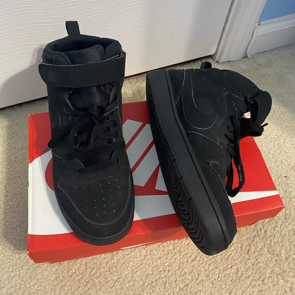 Nike Court Borough mid 2